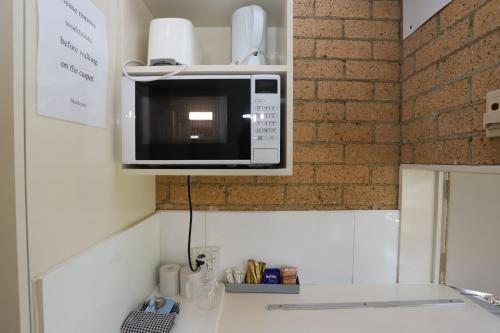 Kuchyň nebo kuchyňský kout v ubytování Great Eastern Motor Inn Gympie