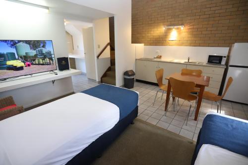 TV a/nebo společenská místnost v ubytování Great Eastern Motor Inn Gympie