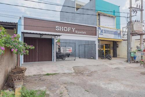 Galeriebild der Unterkunft RedDoorz Syariah near Alun Alun Palimanan in Cirebon