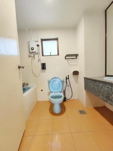 Ванная комната в Melaka GX Homestay Resort Pool View M0702 with Netflix, TVBox and Games