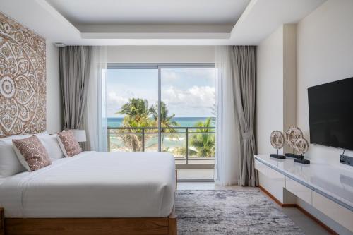 Televisyen dan/atau pusat hiburan di Beachfront Residences - Stunning Sea and Lake View