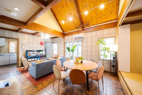 a living room with a table and a couch at ふくの宿 in Kamegawa