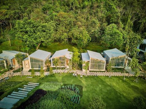 Hotel MYS Khao Yaiにある庭