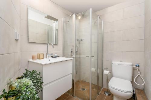 a bathroom with a shower and a toilet and a sink at Unique Mini Penthouse In The Heart Of Jerusalem in Jerusalem