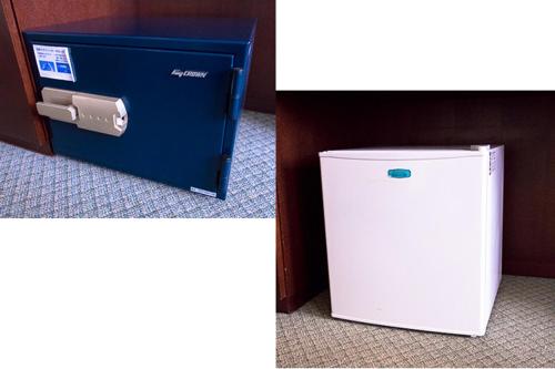 two pictures of a small refrigerator in a room at ホテル中山荘 in Miyakonozyō