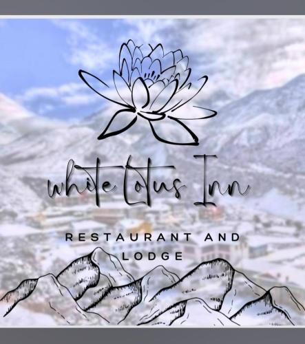 PangbocheにあるWhite lotus innの蓮の花の白黒絵