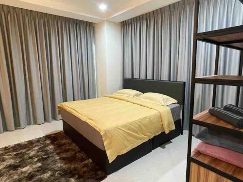 מיטה או מיטות בחדר ב-Premium Couple Suite @ Riverine Kuching
