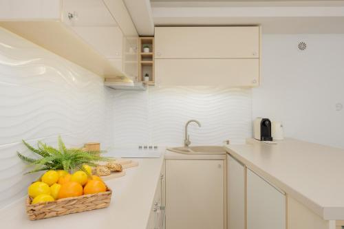 a kitchen with a basket of fruit on a counter at Stars Apartment Andersa by Renters in Warsaw