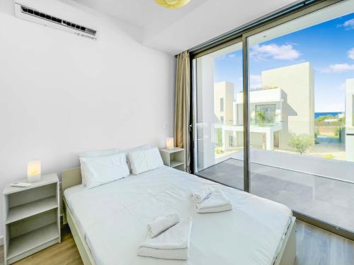 Postel nebo postele na pokoji v ubytování Azure Seaview - Garnet Villa