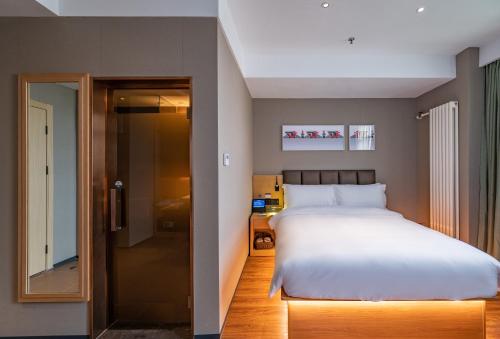 Ένα ή περισσότερα κρεβάτια σε δωμάτιο στο True Go Hotel - Beijing Asian Games Village National Convention Center