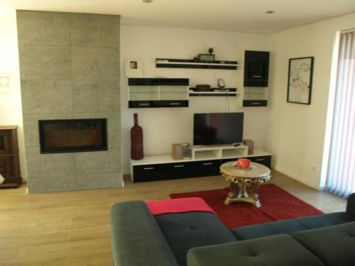TV a/nebo společenská místnost v ubytování Quinta Da Ribeira