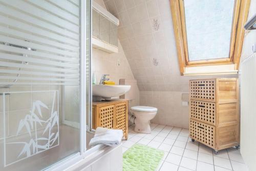 Ванная комната в Alpen-Hostel Apartment Südgrat mit Motorradvermietung
