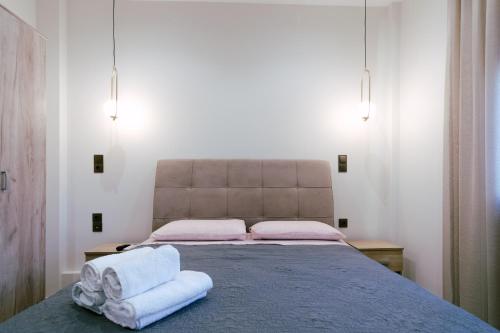 a bedroom with a bed with two towels on it at Sea La Vie in Plataria