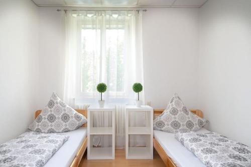 Krevet ili kreveti u jedinici u objektu Alpen-Hostel Apartment Mittelstation mit Motorradvermietung