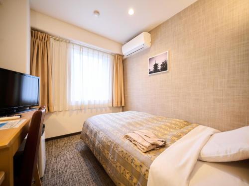Postel nebo postele na pokoji v ubytování Kyoto Daiichi Hotel