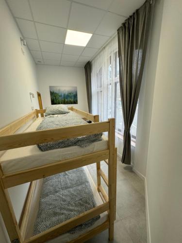 Ένα ή περισσότερα κρεβάτια σε δωμάτιο στο Green Hostel Katowice - 24h Parking