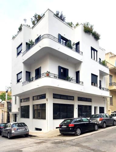 An elegant apartment at the foot of the Acropolis