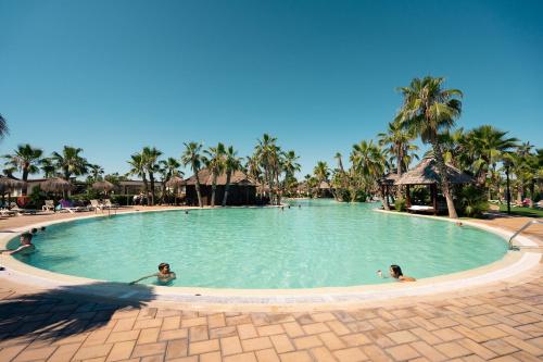 The swimming pool at or close to Kampaoh Crevillent