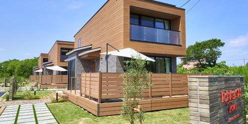 a house with a wooden fence in front of it at Rakuten STAY HOUSE Kujukuri Ichinomiya in Ichigaya