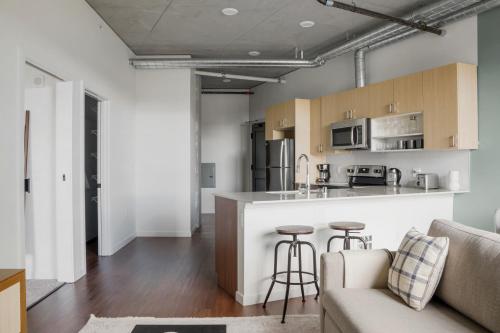 Dapur atau dapur kecil di Blueground S Lake Union mntn views nr grocers SEA-711