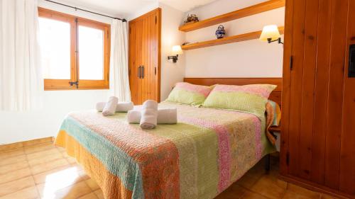 a bedroom with a bed with two towels on it at LES TEULADES 3 in Tamariu