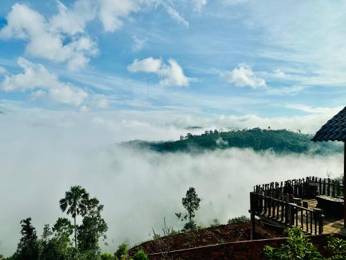 a view of a mountain with clouds in the sky at THIÊN HƯƠNG Homestay Măng Đen in Kon Von Kla