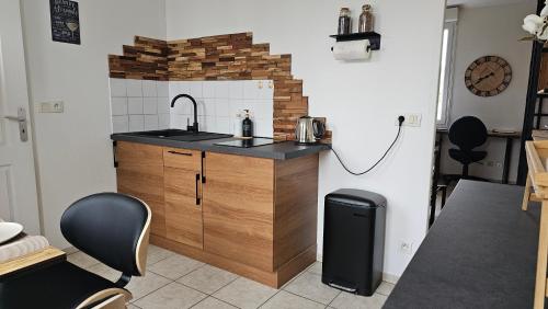 a small kitchen with a sink and a counter at Bed To Rent - Maison Calme avec Jacuzzi sous Supplément in Bordeaux