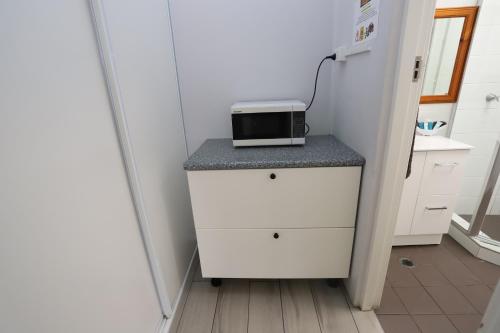 a kitchen with a counter with a microwave on it at Sleepy Hill Motor Inn in Raymond Terrace