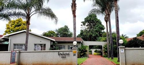 Κήπος έξω από το UNIQUE BnB