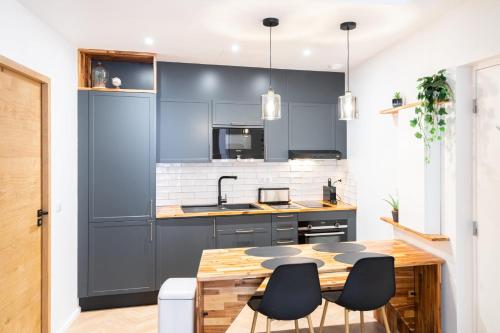 Meynadier Premium 2BR Refurb 2023 Olam Properties