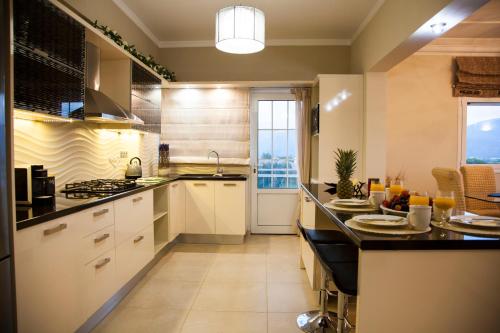 A kitchen or kitchenette at Gerasimos Dream House - 7 Minutes from the Airport