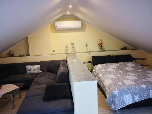 a living room with a couch and a bed at Über den Dächern von Mörfelden-Walldorf in Mörfelden-Walldorf