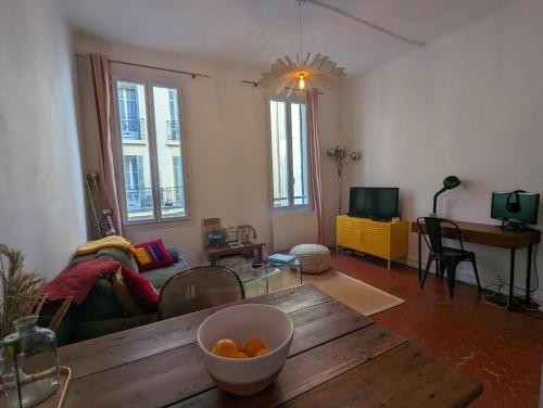 Photo de la galerie de l'établissement 3 NIGHTS MINIMUM, Renovated entire flat, city of Marseille, 4 people, 1first floor, à Marseille