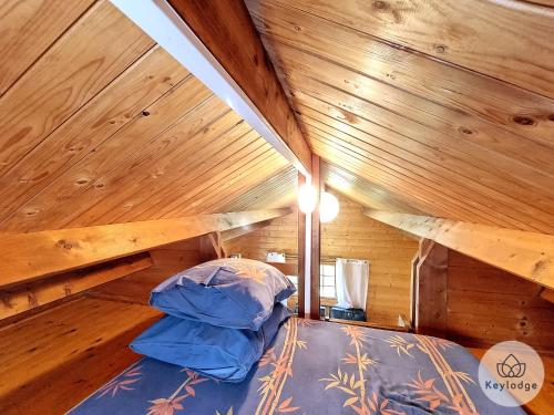Postel nebo postele na pokoji v ubytování Scheffléra - Bungalow aux Makes - Saint-Louis