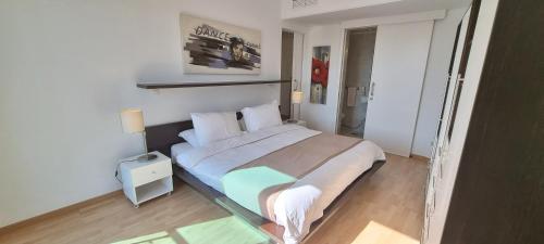 Postel nebo postele na pokoji v ubytování Sky Suites