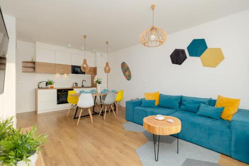 Marynarska Modern Apartment with Parking by Noclegi Renters