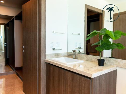 a bathroom with a sink and a mirror at Hermosa Vista al Mar, Condominio de Lujo! in Mazatlán