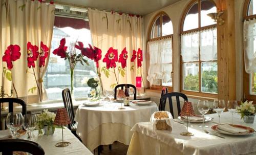 Foto dalla galleria di Logis Hôtel Restaurant Robichon a Loray