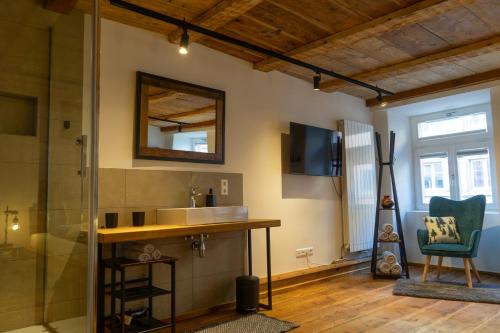 a bathroom with a sink and a mirror at Schwarzwald Apartment City EG mit Terrasse in Villingen-Schwenningen