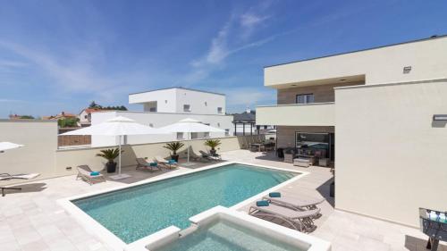 VILLA MAKO, die moderne Luxus-Villa mit Swimmingpool und Whirlpool in ruhiger Vorort-Lage von Pula