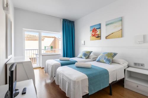 Postel nebo postele na pokoji v ubytování Hostal Neptuno