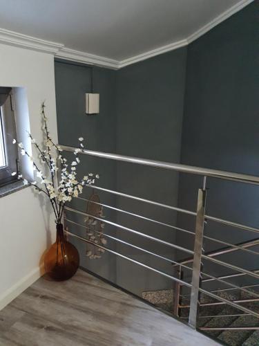 a room with a vase with flowers in it at O pallar in Bardaos