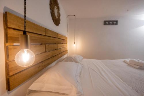 a bedroom with a bed with a wooden headboard at Fjore di Lecce, camere & caffè in Lecce
