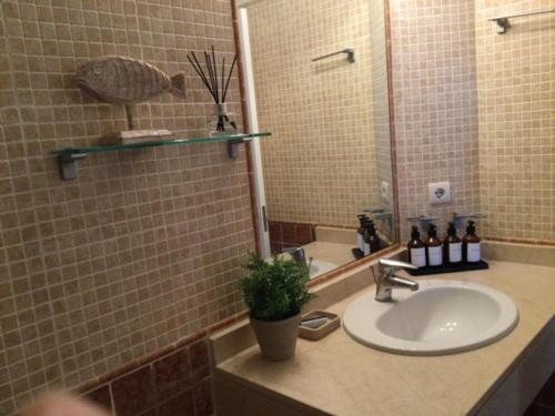 Bathroom sa Apartment Duquesa Fairways/Manilva, Spain