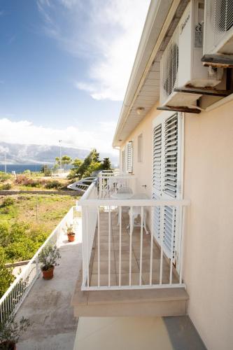 Gallery image of Apartments Mijajov Dvor in Sumartin