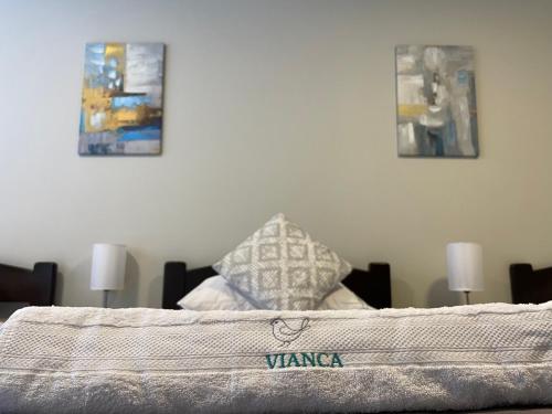 Postel nebo postele na pokoji v ubytování Vianca Hotel