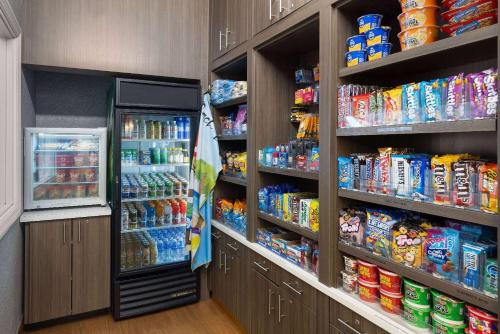 Foto dalla galleria di La Quinta Inn and Suites by Wyndham at WaTiki Waterpark a Rapid City
