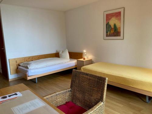 Postel nebo postele na pokoji v ubytování zentrumRANFT Seminarhaus - Haus der Stille