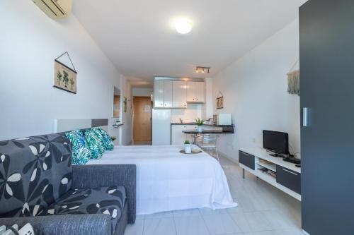 1810- Estudio con vistas al mar