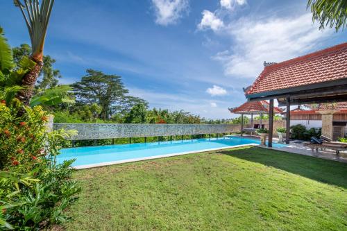 an image of a swimming pool in a villa at Tropical Villa Asmara in Uluwatu